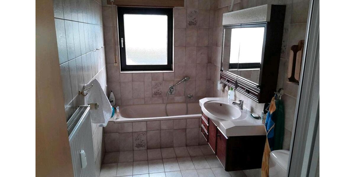 Etagenwohnung Rosbach vor der Höhe - 1 Zimmer, 100 m&sup2;, 600&euro; | Angebot:26491635