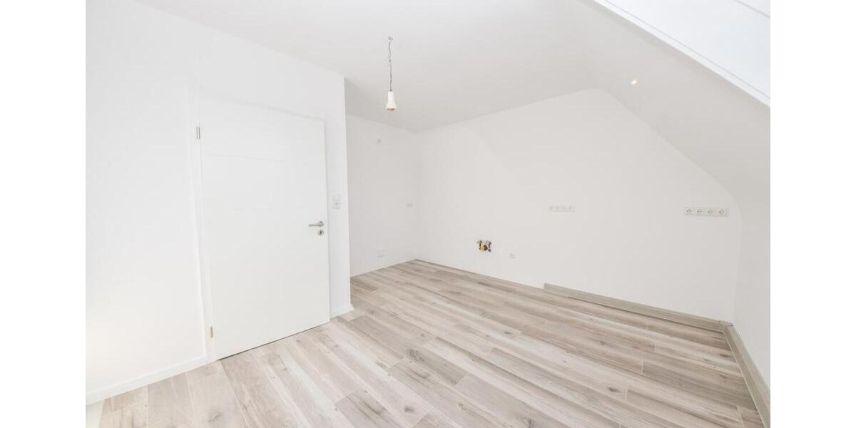 DIETZ: TOP TOP moderne 4-Zi. Wohnung - 1. Obergeschoss im 2-Familienhaus! 12 Garage + 2 PKW-Außenplätze 4 zimmer