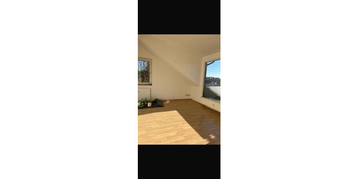 Dachgeschoßwohnung Ratingen Tiefenbroich - 3 Zimmer, 70 m&sup2;, 1.002&euro; | Angebot:24896162