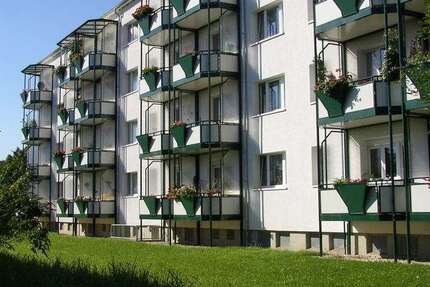 Wohnung zum Mieten in Gera 300 € 48.78 m²