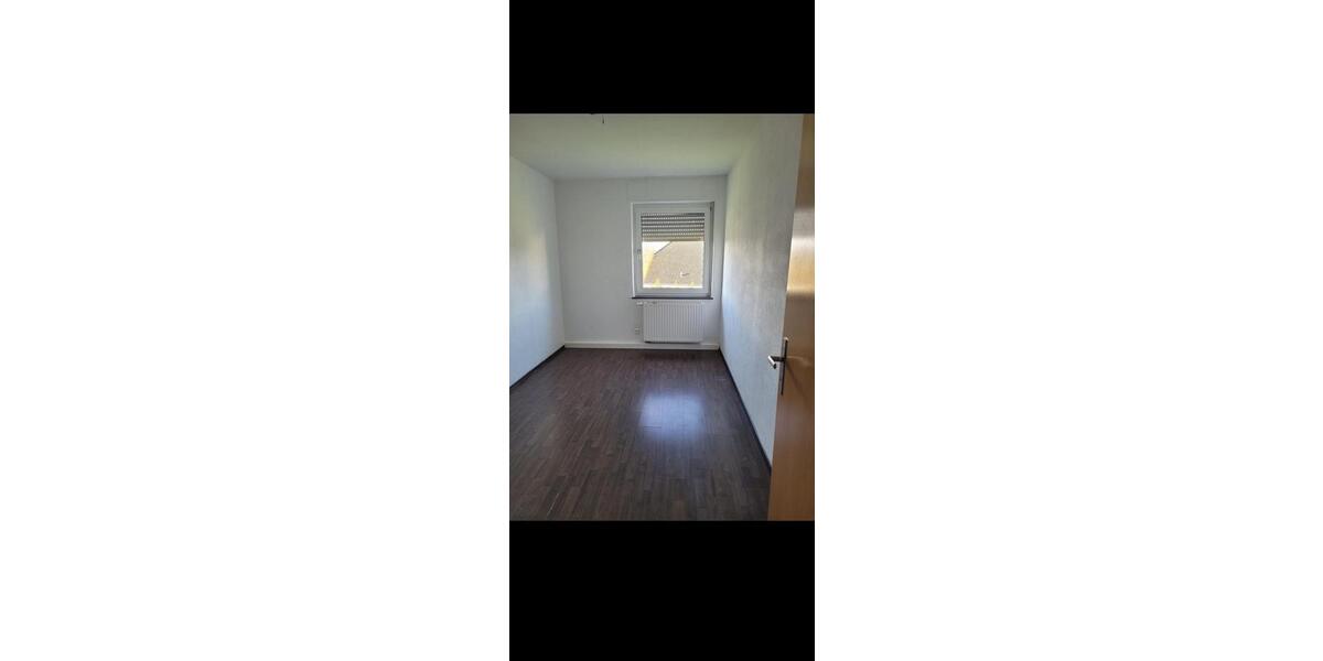 Etagenwohnung Niedenstein - 4 Zimmer, 80 m&sup2;, 680&euro; | Angebot:26272095