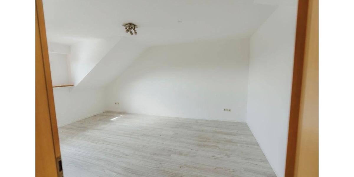 Dachgeschoßwohnung Pulheim - 2 Zimmer, 80 m&sup2;, 1.100&euro; | Angebot:25858771