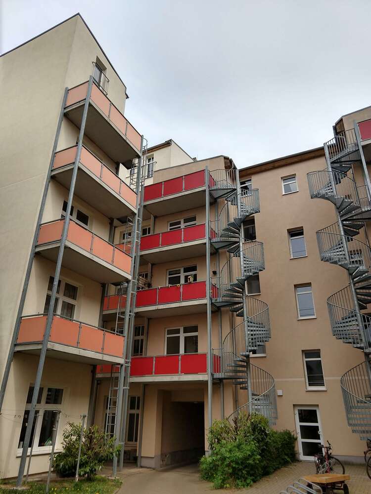 1 Zimmer-Wohnung mit Balkon und Küche *perfekt für Pendler, Azubis & Studenten*