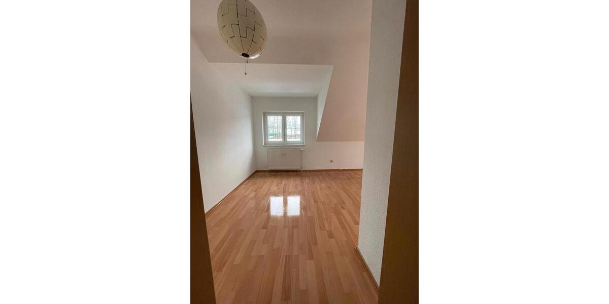 Dachgeschoßwohnung Reichenbach im Vogtland - 2 Zimmer, 45 m&sup2;, 400&euro; | Angebot:24535100