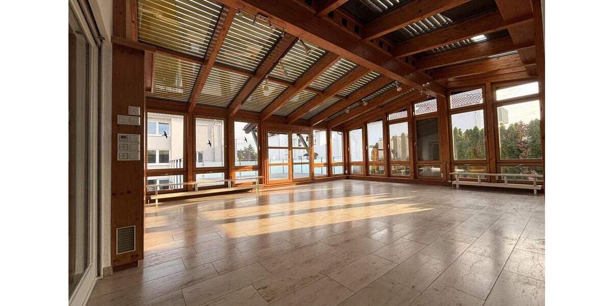 Großzügiges Wohnen -- ca. 230 qm auf einer Etage! 5 zimmer