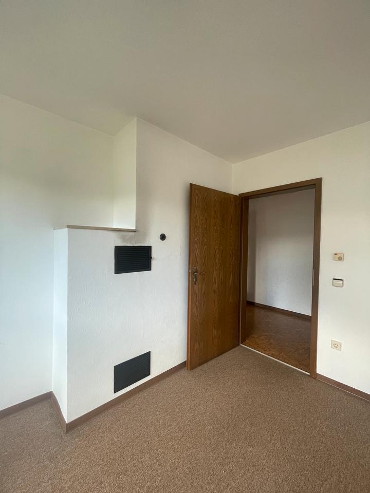 Wohnung ( ca. 175 qm, 7 Zimmer, Balkon, Großer Garten )