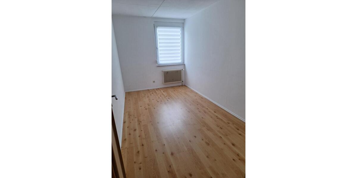 Erdgeschoßwohnung Gärtringen - 4.5 Zimmer, 138 m&sup2;, 1.250&euro; | Angebot:24473860