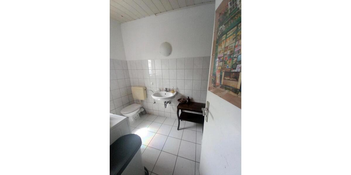 Erdgeschoßwohnung Bad Emstal - 4 Zimmer, 100 m&sup2;, 950&euro; | Angebot:26649794
