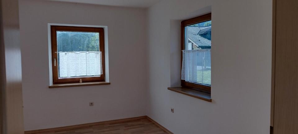 Etagenwohnung Teisnach - 3 Zimmer, 80 m&sup2;, 680&euro; | Angebot:25978586