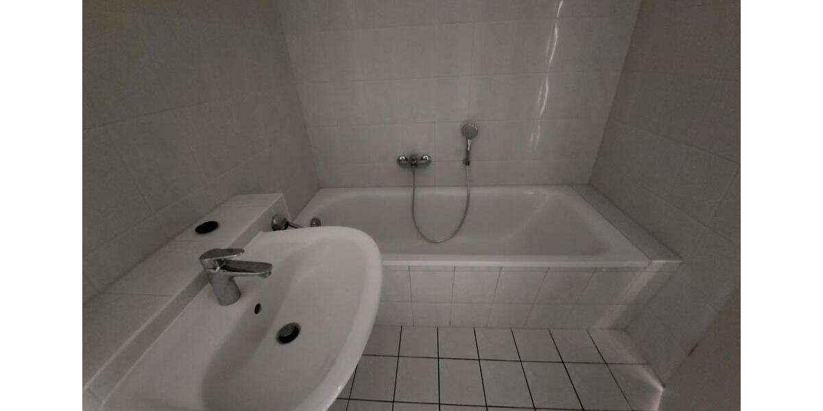 Ab sofort! * Schicke 3-Raumwohnung im DG mit großen Balkon * 3 zimmer