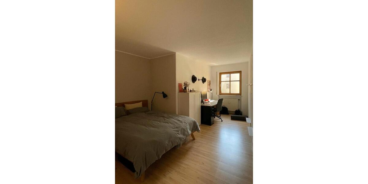 Etagenwohnung Rosenheim Innenstadt - 2 Zimmer, 66 m&sup2;, 850&euro; | Angebot:26291889