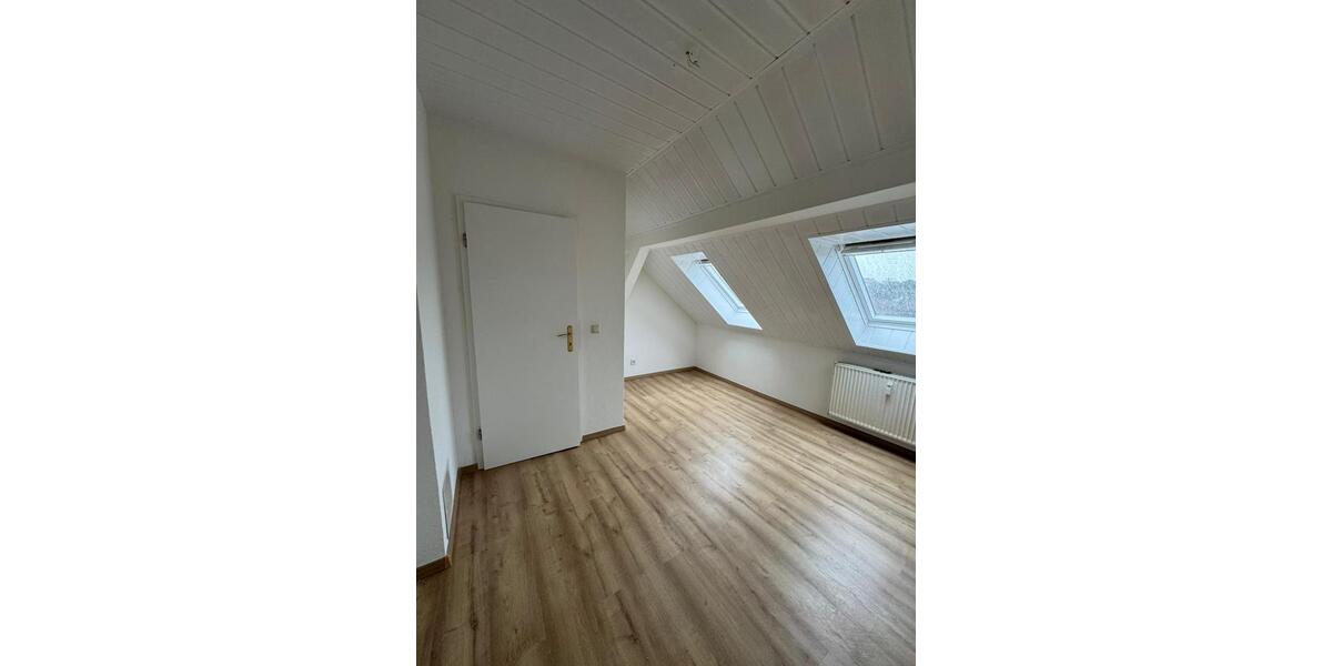 Dachgeschoßwohnung Weißenfels - 3 Zimmer, 74 m&sup2;, 518&euro; | Angebot:25999383