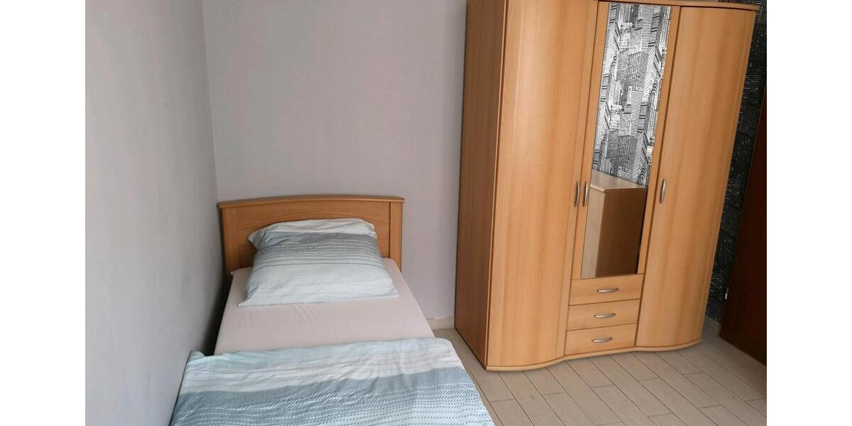 Wohnen auf Zeit Grevenbroich Hemmerden - 8 Zimmer, 220 m&sup2;, 450&euro; | Angebot:26597656