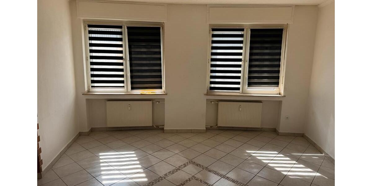 Erdgeschoßwohnung Essen Stadtbezirk III - 4 Zimmer, 84 m&sup2;, 1.200&euro; | Angebot:26072240