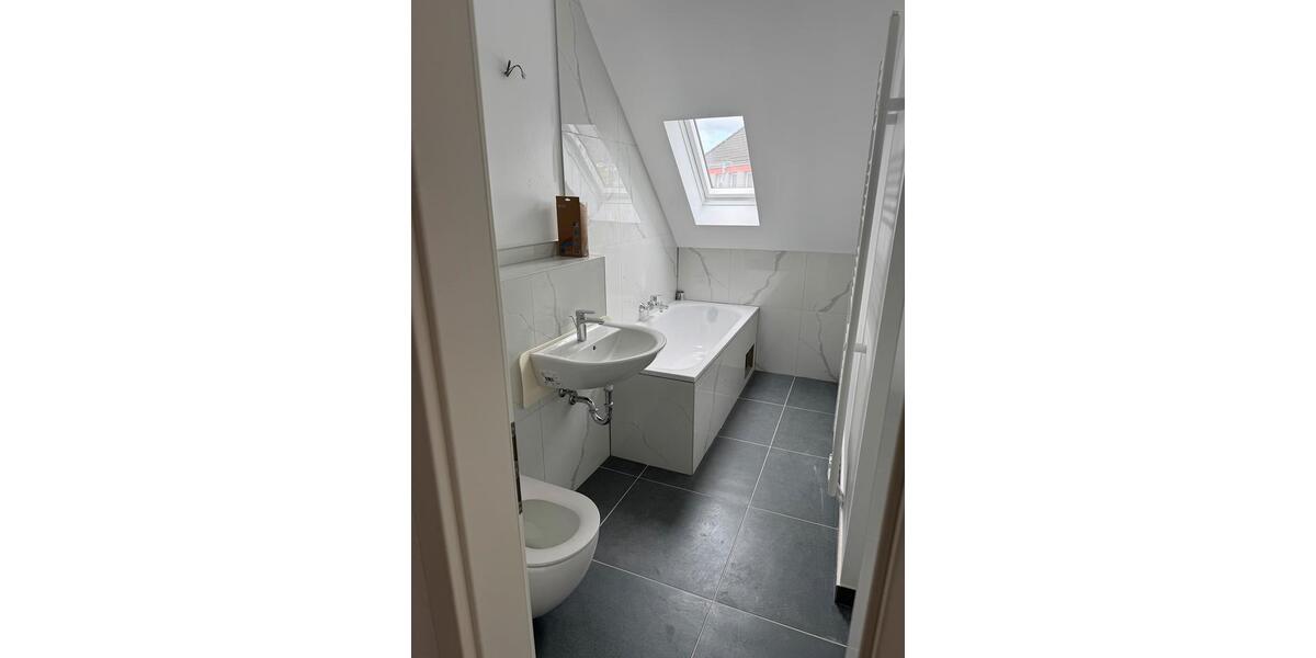 Dachgeschoßwohnung Essen Stadtbezirk III - 4 Zimmer, 102 m&sup2;, 850&euro; | Angebot:26539976