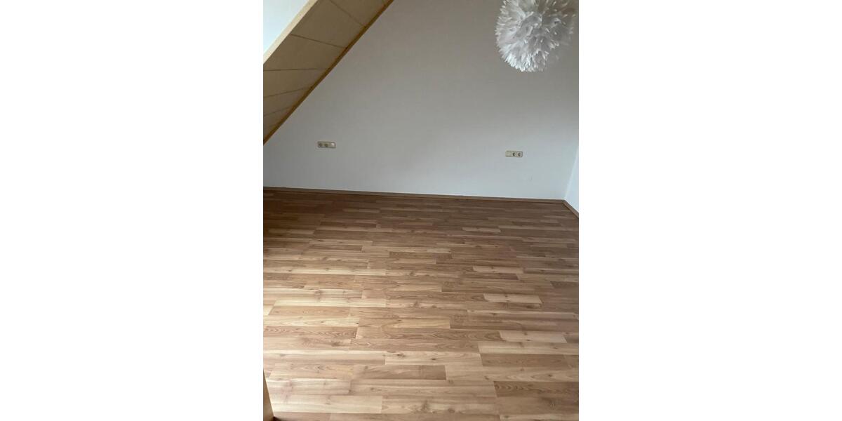 Dachgeschoßwohnung Flachslanden - 2 Zimmer, 65 m&sup2;, 550&euro; | Angebot:26505525