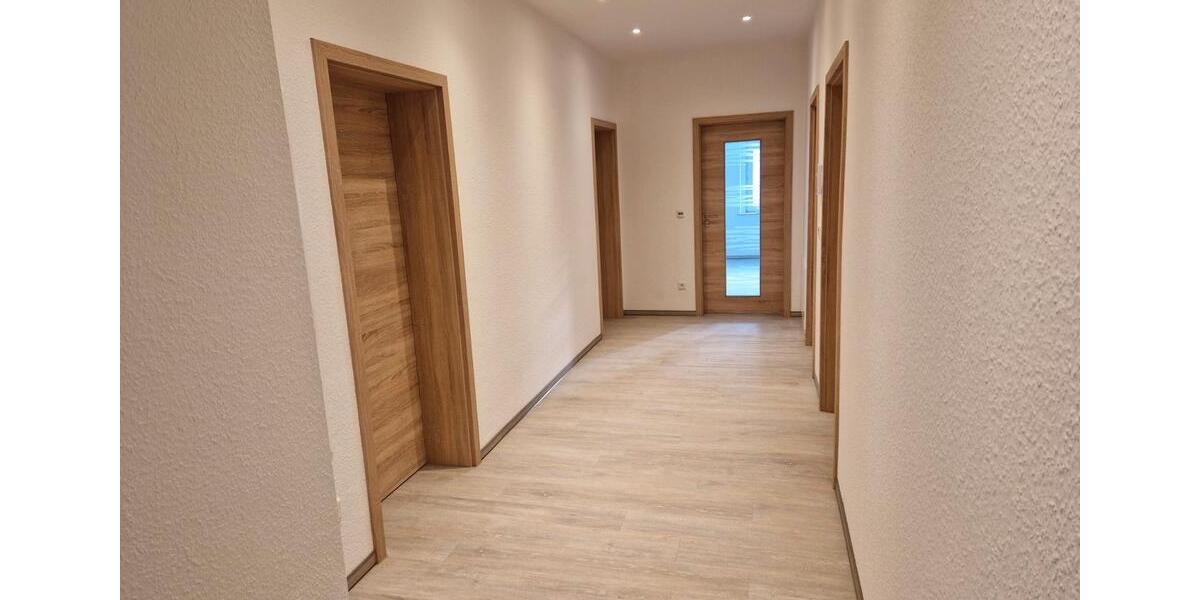 Erdgeschoßwohnung Crimmitschau - 3 Zimmer, 106 m&sup2;, 900&euro; | Angebot:27543214