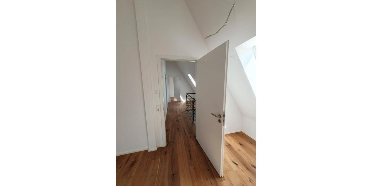 Maisonettenwohnung Schwieberdingen - 4 Zimmer, 140 m&sup2;, 1.899&euro; | Angebot:26047525