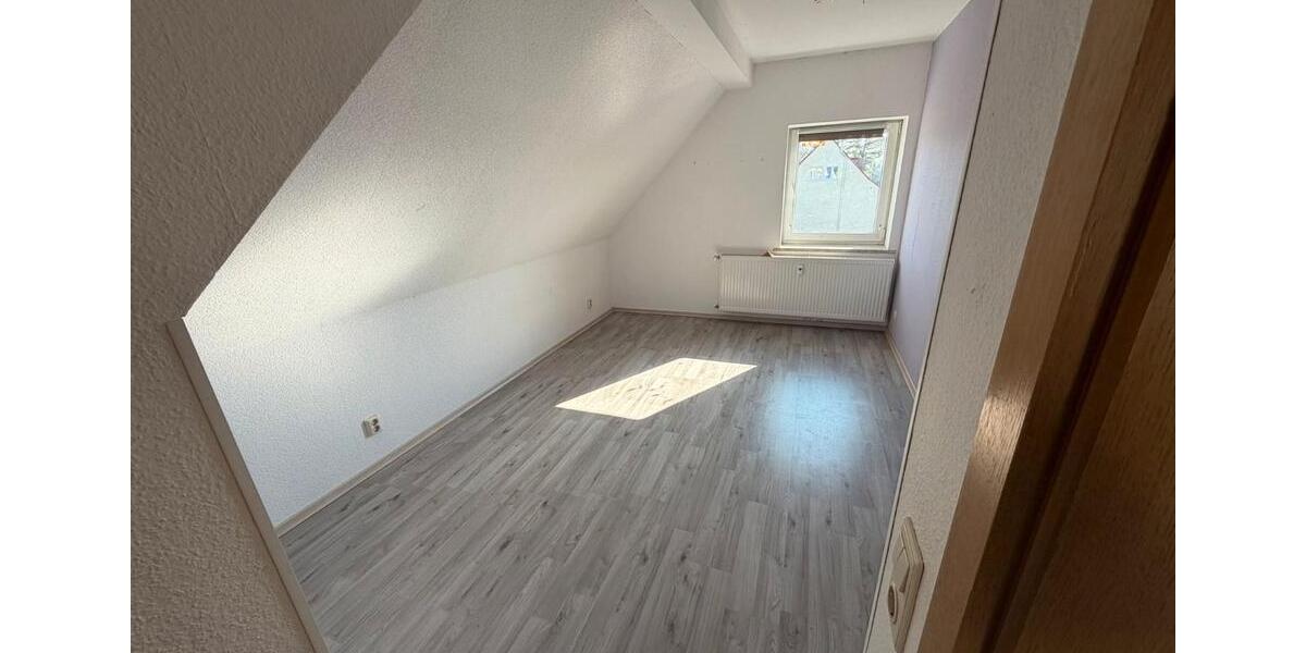 Dachgeschoßwohnung Südliches Anhalt - 3 Zimmer, 73 m&sup2;, 400&euro; | Angebot:26200051