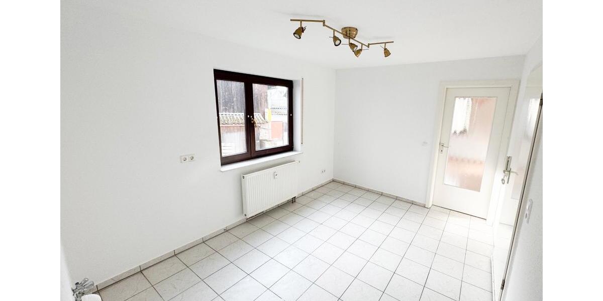 Etagenwohnung Ettlingen - 3 Zimmer, 120 m&sup2;, 1.100&euro; | Angebot:26646986