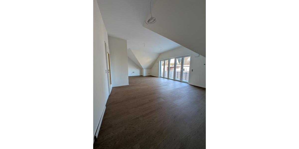 Dachgeschoßwohnung Güstrow - 4 Zimmer, 122 m&sup2;, 1.652&euro; | Angebot:25214616