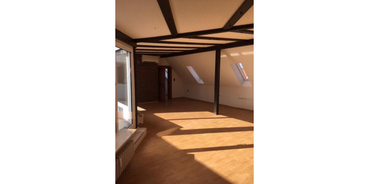 Dachgeschoßwohnung Bad Neustadt an der Saale - 3 Zimmer, 146 m&sup2;, 1.375&euro; | Angebot:25655377