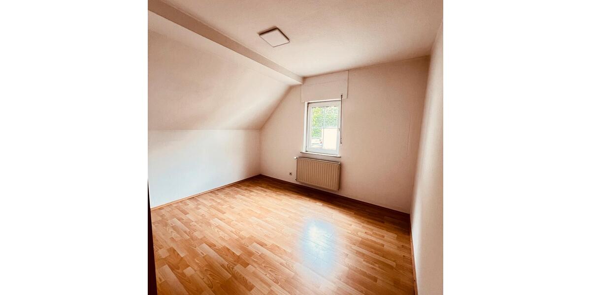Dachgeschoßwohnung Finnentrop - 3 Zimmer, 80 m&sup2;, 600&euro; | Angebot:26611429