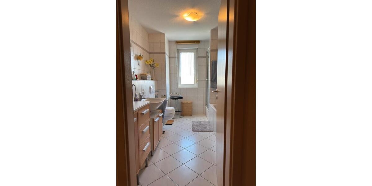 Etagenwohnung Wiesbaden Klarenthal - 3 Zimmer, 93 m&sup2;, 1.350&euro; | Angebot:26656469