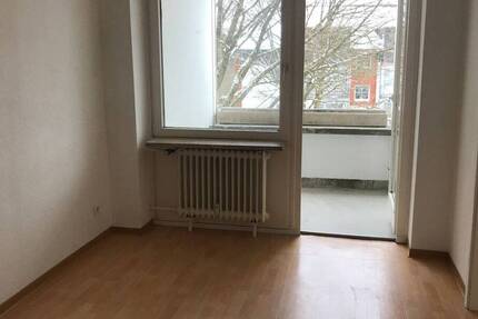 Idyllisch Wohnen am Waldrand - 4 Zimmer im 1. OG mit Wannenbad, sep. Gäste-WC & Loggia 4 zimmer