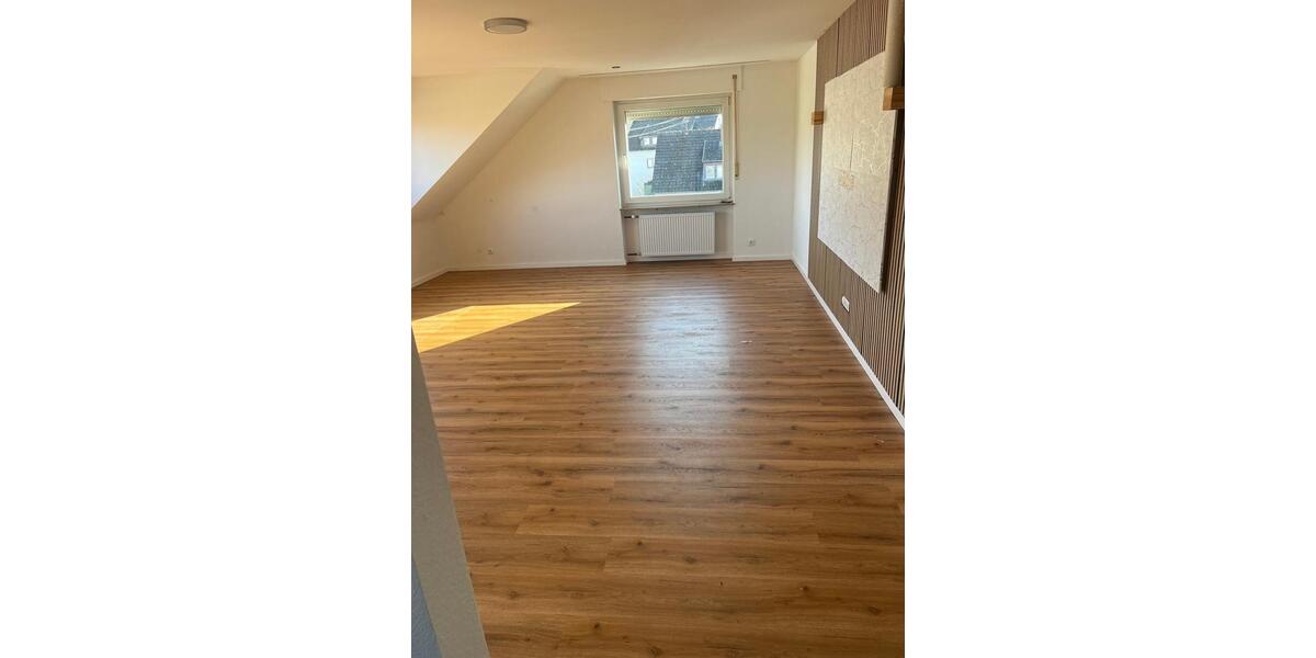 Dachgeschoßwohnung Neuwied - 3 Zimmer, 100 m&sup2;, 900&euro; | Angebot:25406742