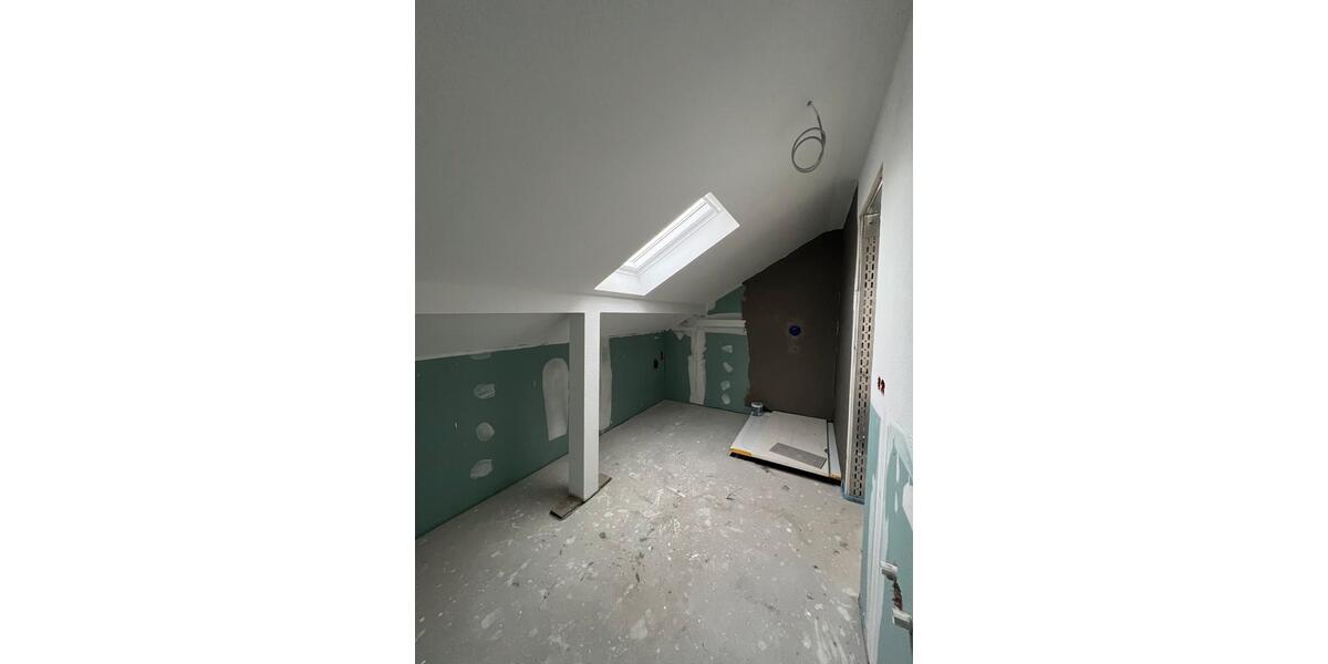 Ich biete eine Kernsanierte 3-Zimmerwohnung an zimmer