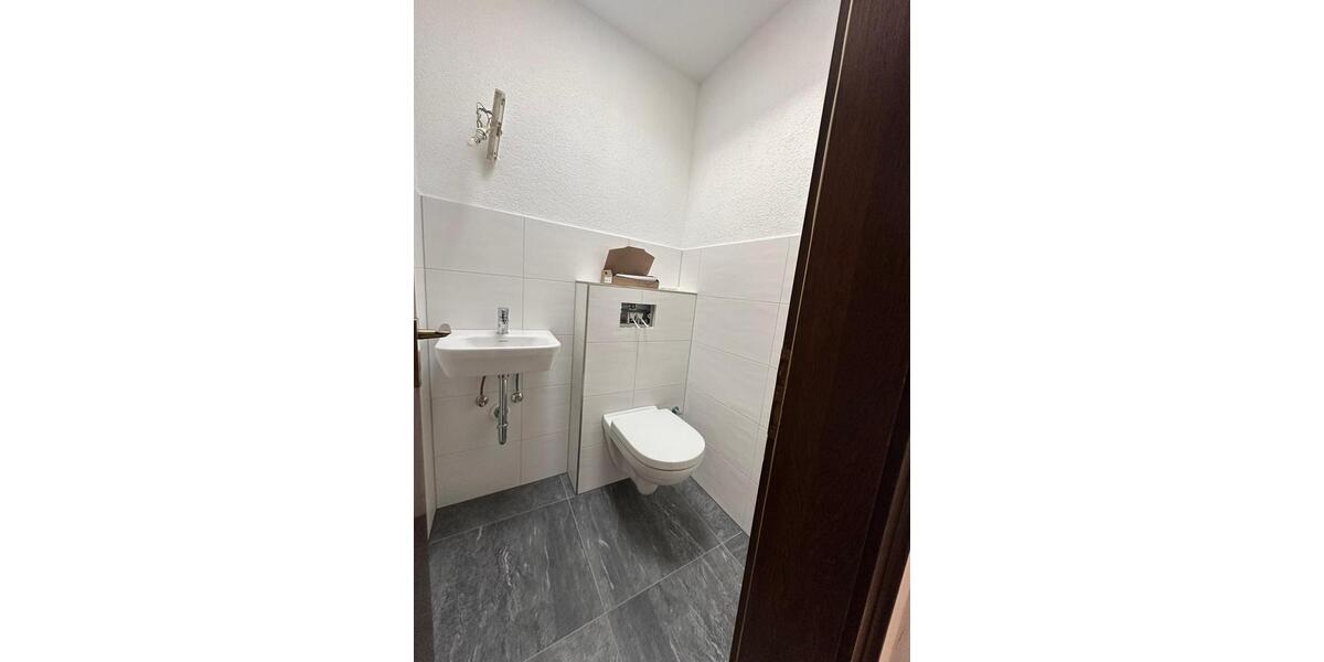 Erdgeschoßwohnung Uhingen - 4 Zimmer, 120 m&sup2;, 1.600&euro; | Angebot:25988250