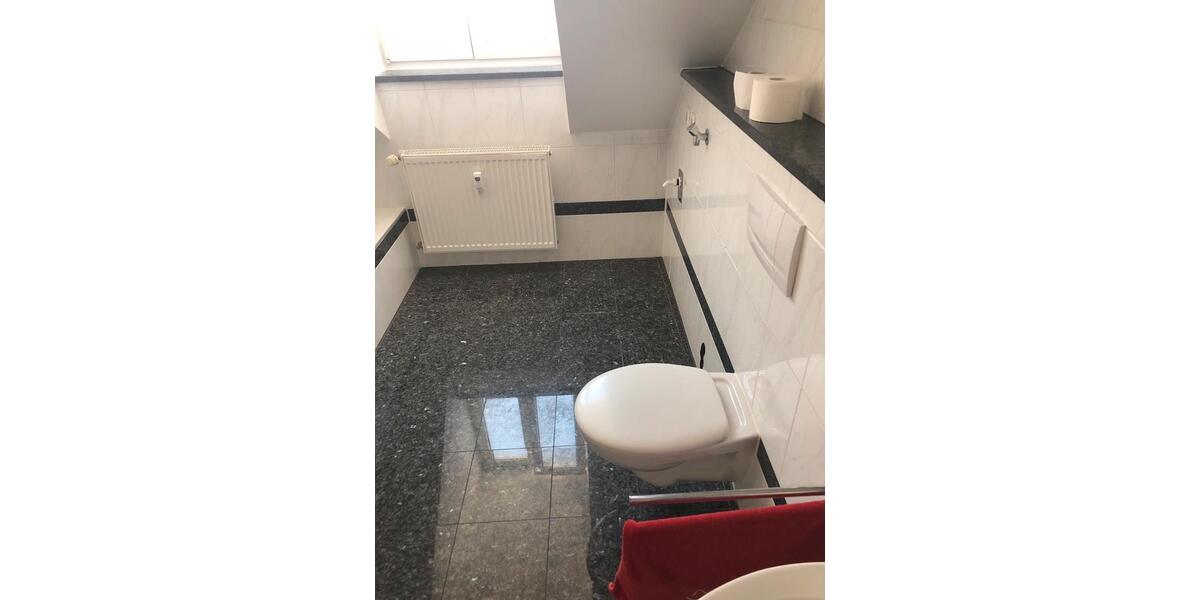 Dachgeschoßwohnung Regensburg Brandlberg - 4 Zimmer, 120 m&sup2;, 1.100&euro; | Angebot:25305035