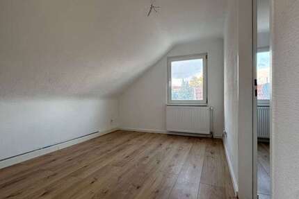 Sanierte 2-Zimmer-Dachgeschosswohnung mit neuem Bad in Ensheim - Wohnung Saarbrücken-Halberg Halberg | Angebot:26764265