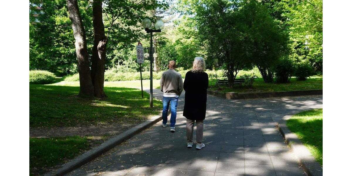 Wohnen im Grünen: modernisierte, helle 4-Zimmer-Wohnung mit West-Balkon, neues Bad, Gäste-WC, Aufzug 4 zimmer