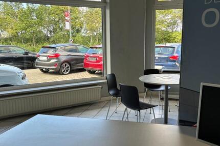 Offener Arbeitsplatz in einem Showroom eines Autohauses in Zeulenroda-Triebes zimmer