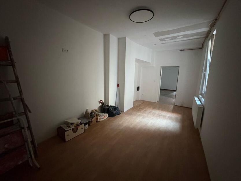 Reihenhaus Im Hinterhof von Mehrfamilienhaus In NBG SCHWEINAU