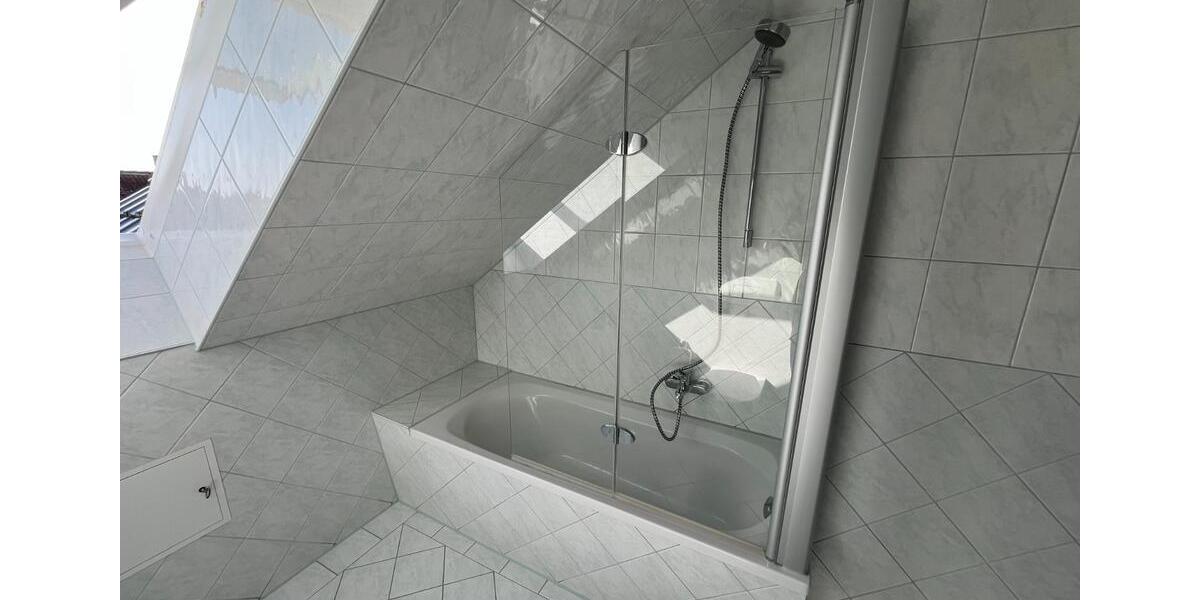 Dachgeschoßwohnung Altenburg - 3 Zimmer, 62 m&sup2;, 460&euro; | Angebot:25305748