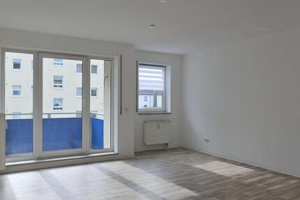 (12536 26) MGN: preiswerte 1-Zimmer-Wohnung mit Balkon, EBK und Möbel können preiswert übernommen werden