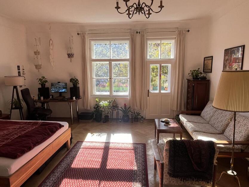 WG Zimmer möbliert mit eigenen Süd Balkon in Schwabing beim EG