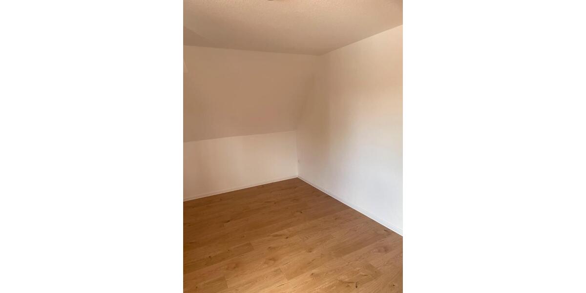 Etagenwohnung Uetze - 5 Zimmer, 115 m&sup2;, 1.000&euro; | Angebot:26639380