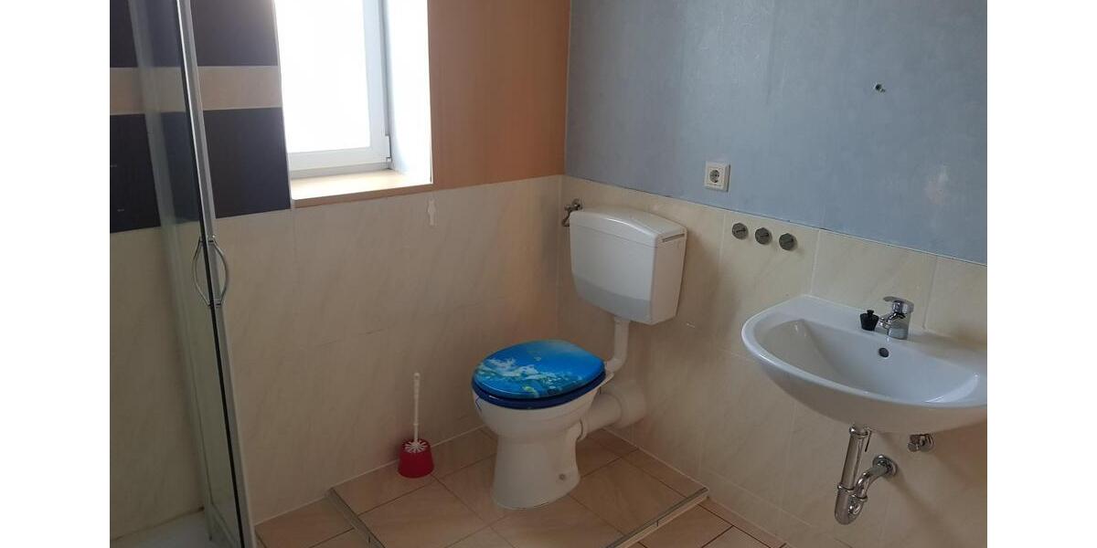 Erdgeschoßwohnung Eisfeld - 3 Zimmer, 100 m&sup2;, 680&euro; | Angebot:26523179