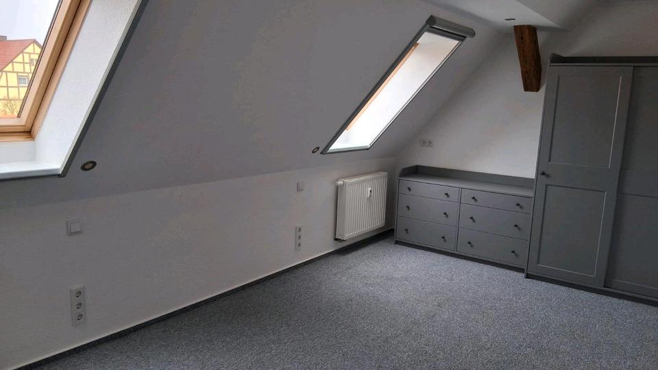 Schöne 2 Zimmer Dachgeschosswohnung ab sofort zu vermieten 2 zimmer