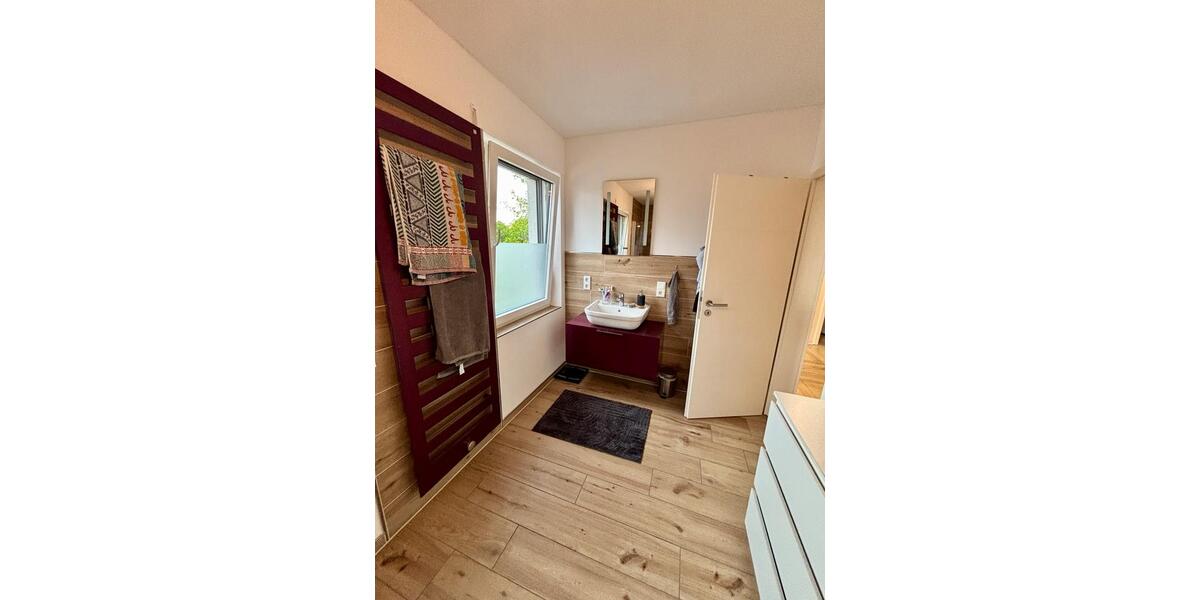 Dachgeschoßwohnung Uplengen - 5 Zimmer, 145 m&sup2;, 1.150&euro; | Angebot:26640652