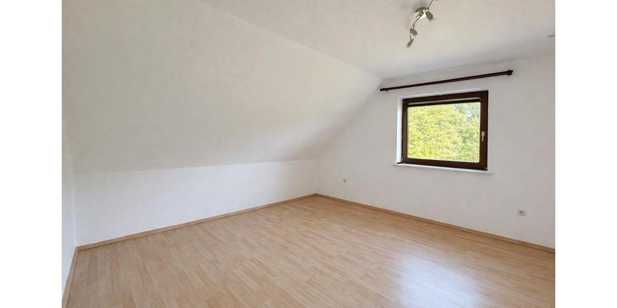 Dachgeschoßwohnung Burg (Dithmarschen) - 3 Zimmer, 72 m&sup2;, 550&euro; | Angebot:25902877