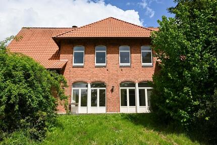 Haus Langenhagen Engelbostel - 8 Zimmer, 355 m&sup2;, 2.200&euro; | Angebot:26662248
