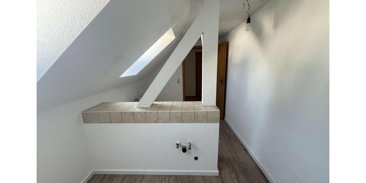 Dachgeschoßwohnung Reichenbach im Vogtland - 4 Zimmer, 77 m&sup2;, 420&euro; | Angebot:26168702