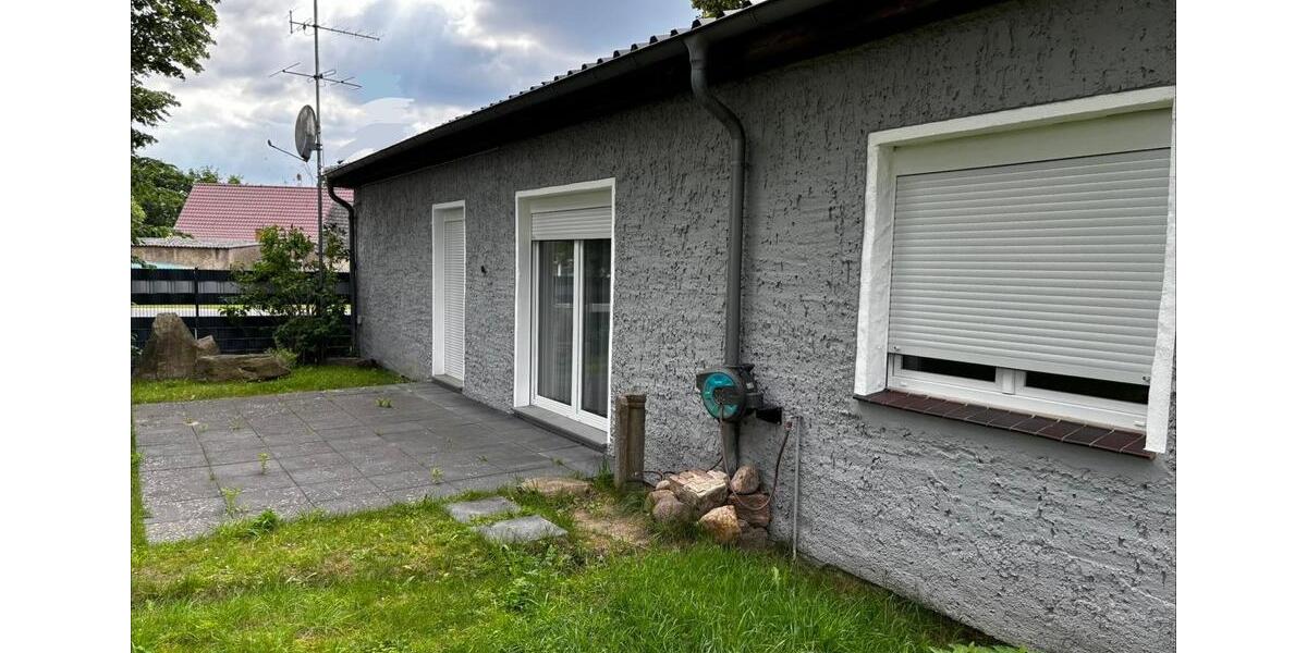 Haus mit Grundstück zu vermieten in LindenbergTauche. 300m Edeka 2.5 zimmer