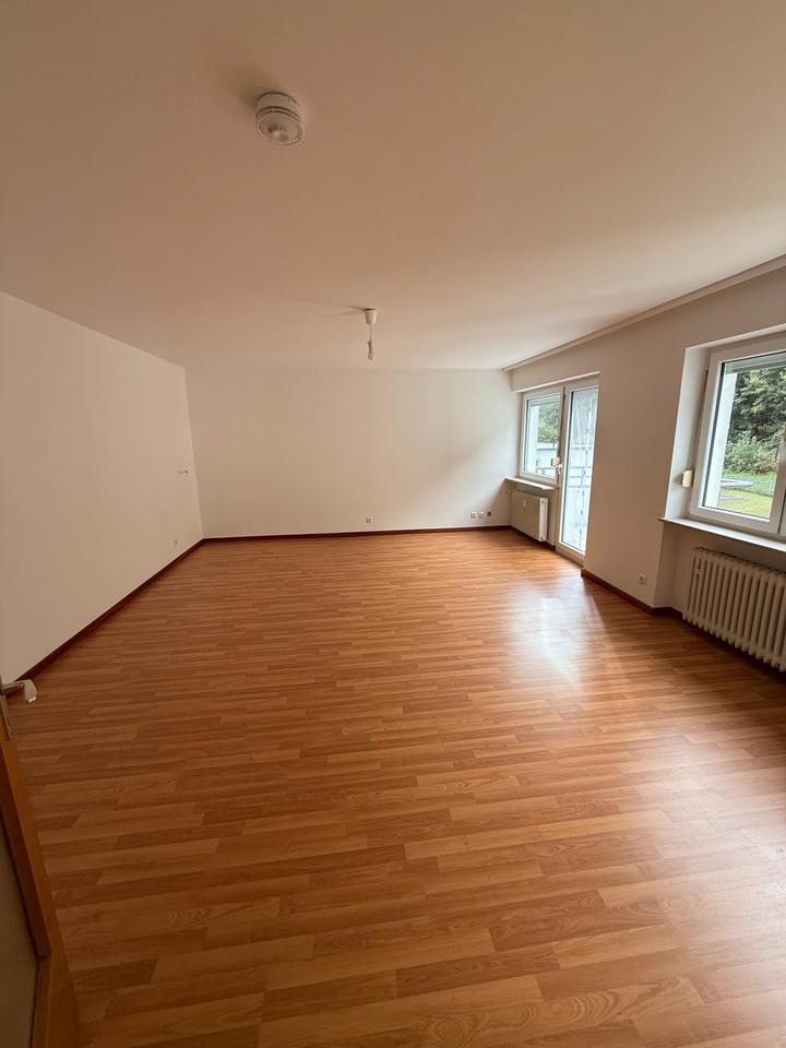 Helle 1-Zimmer-Wohnung mit Balkon und Blick ins Grüne
