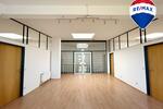 Repräsentatives Arbeiten über den Dächern der Stadt zimmer